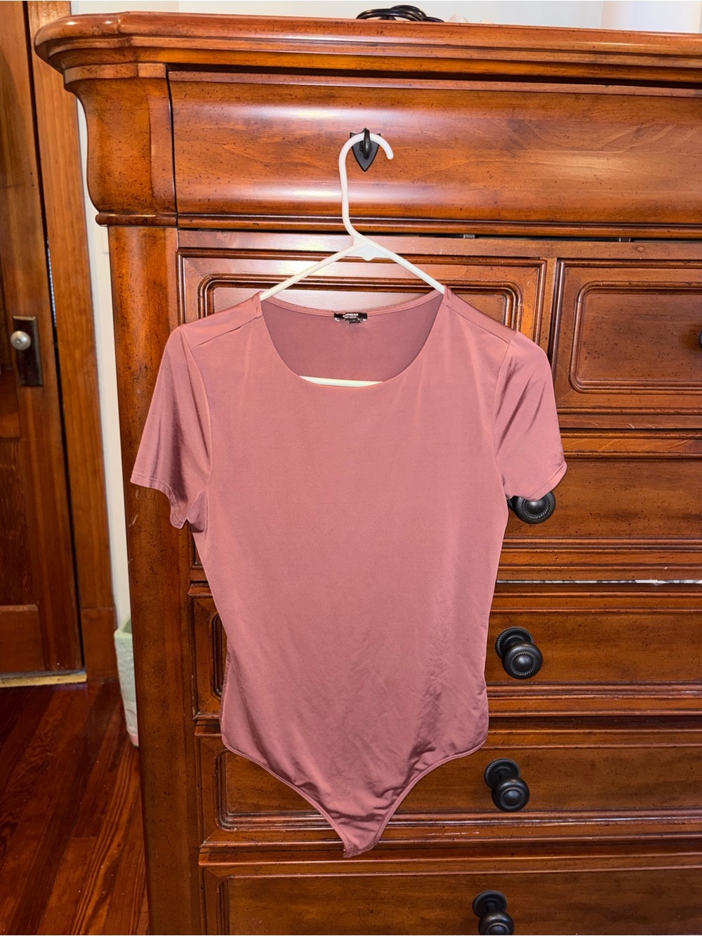 Express Body Contour Mauve Brown Scoop Neck Short Sleeve Bodysuit M